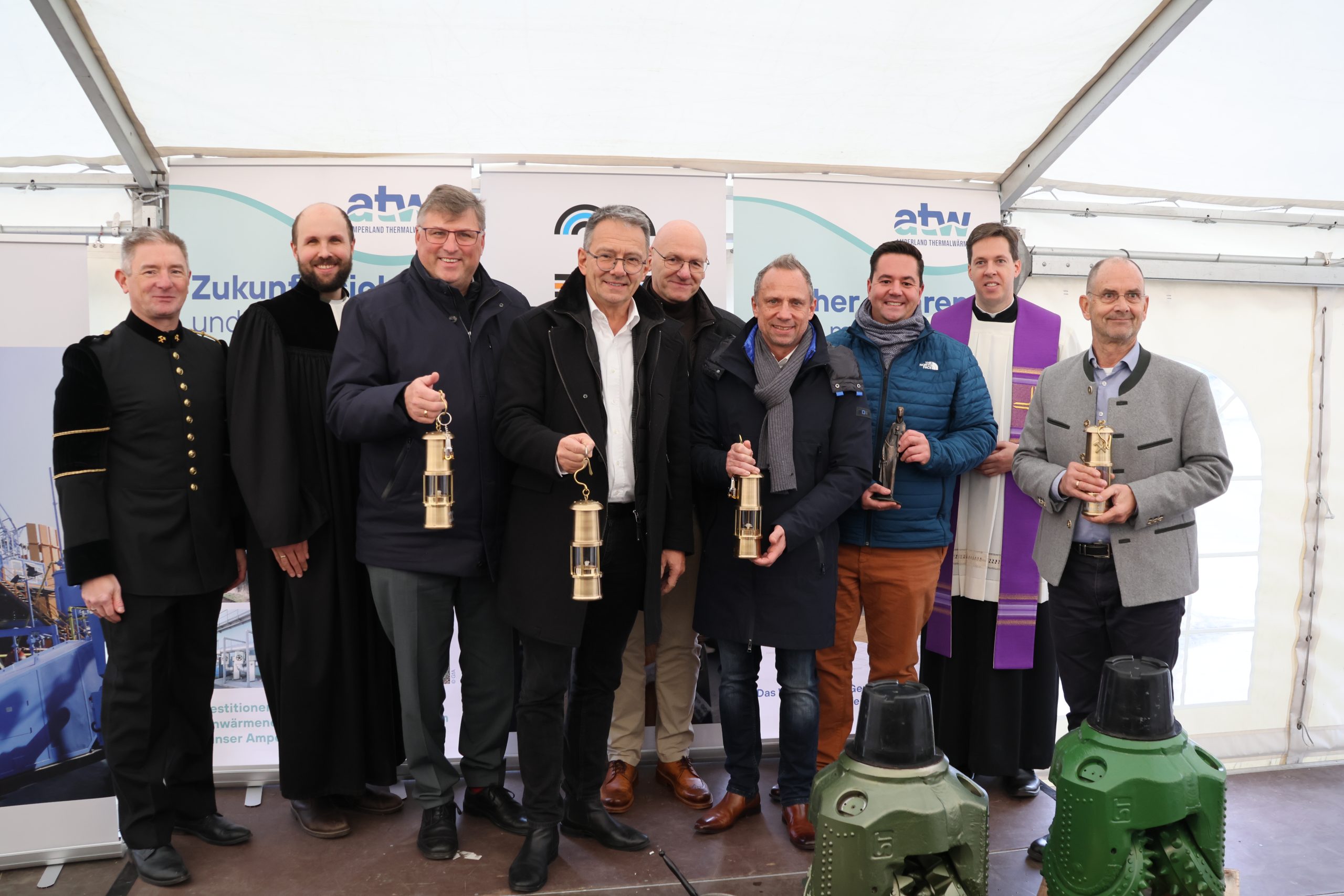 563A1062 Personengruppe posiert für Foto